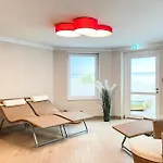 Baltischer Hof 24 *